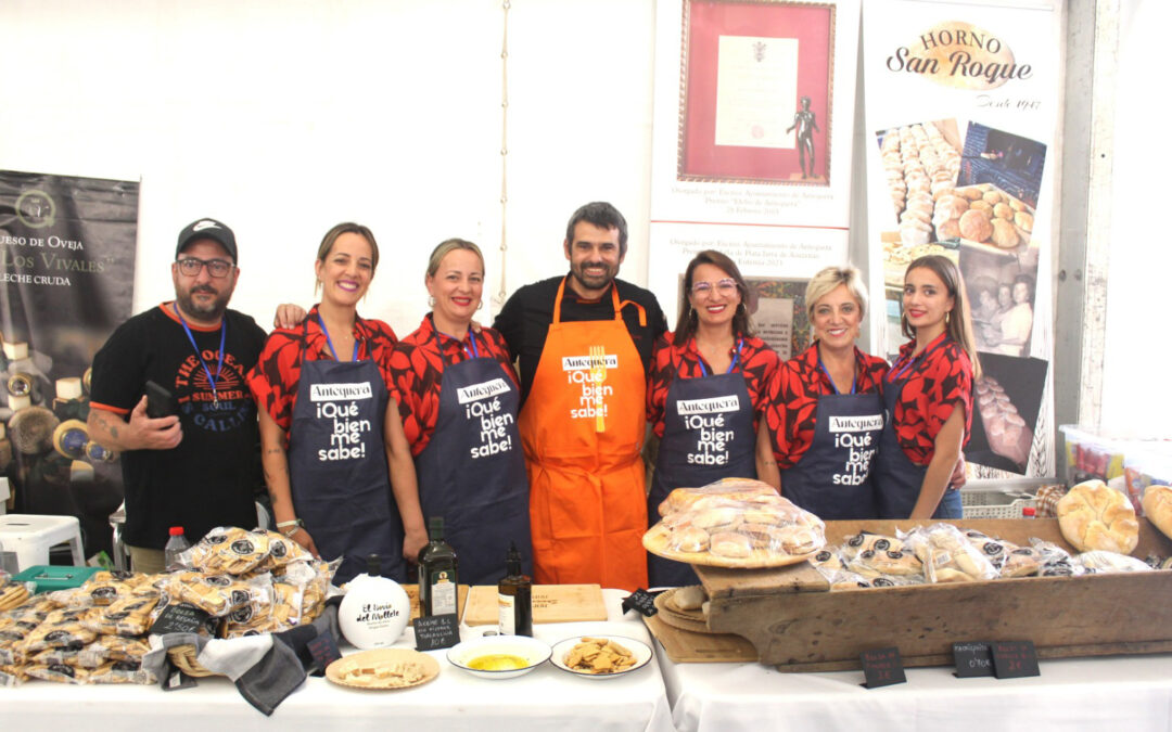 Antequera Que Bien Me Sabe 2025. Molletes de Antequera 24/7 con Enrique Sanchez, de Cómetelo, Canal Sur. El pan con corazón de todoterreno
